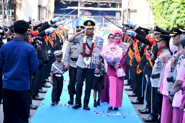 Tradisi Pedang Pora Sambut Wakapolda NTT Brigjen Pol Faizal, Awali Pengabdian di Bumi Flobamorata