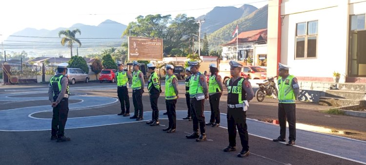 ANGGOTA POLRES MANGGARAI LAKSANAKAN GATUR PAGI, WUJUDKAN KELANCARAN ARUS LALU LINTAS DAN PELAYANAN PRIMA KEPADA MASYARAKAT