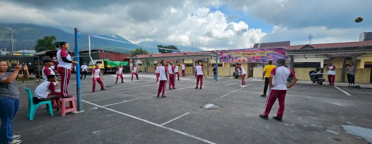 MEMBANGUN SPORTIVITAS DAN MENJAGA KEBUGARAN , POLRES MANGGARAI GELAR TURNAMEN BOLA VOLI ANTAR FUNGSI SAMBUT HARI BHAYANGKARA KE-80