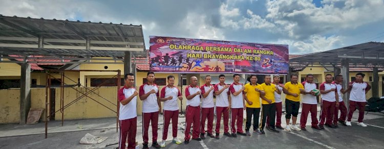 MEMBANGUN SPORTIVITAS DAN MENJAGA KEBUGARAN , POLRES MANGGARAI GELAR TURNAMEN BOLA VOLI ANTAR FUNGSI SAMBUT HARI BHAYANGKARA KE-80