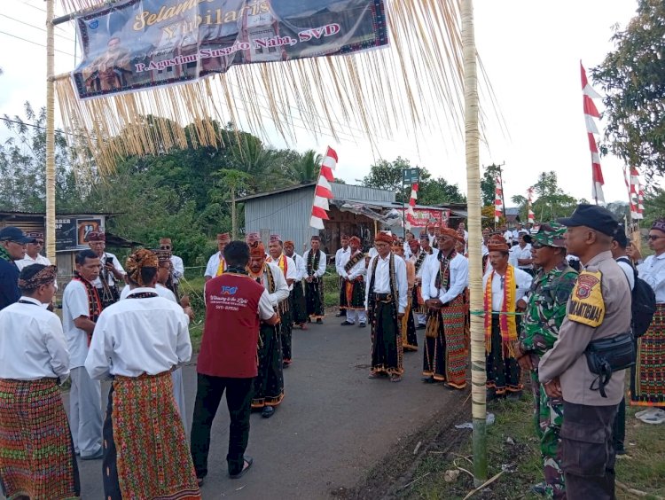 Bhabinkamtibmas Reok Barat Laksanakan Pengamanan Penjemputan Yubilaris dalam Rangka Pesta Perak 25 Tahun Imamat