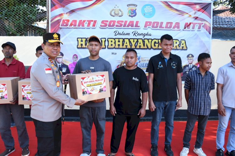 Kapolda NTT Bagikan 100 Paket Sembako, Wujud Kepedulian Polri kepada Masyarakat di HUT Bhayangkara ke 80*
