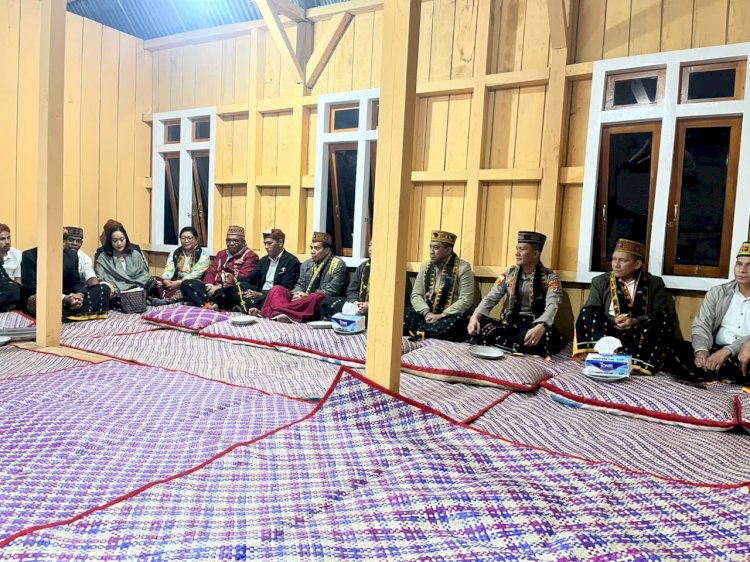KAPOLRES MANGGARAI HADIRI RITUAL ADAT “WEE MBARU” GENDANG PITAK, WUJUD PENGHORMATAN POLRI TERHADAP BUDAYA DAN KEARIFAN LOKAL