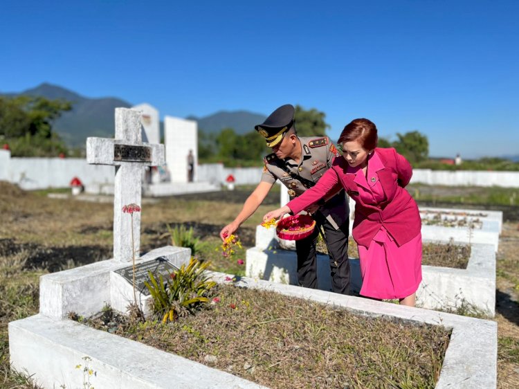 Mengenang Jasa Para Pahlawan, Polres Manggarai Gelar Ziarah dan Tabur Bunga Sambut Hari Bhayangkara Ke-80