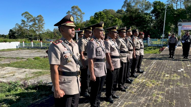 Kapolres Manggarai Pimpin Upacara Ziarah Rombongan dan Tabur Bunga di TMP Lalong Tanah Karot dalam Rangka HUT Bhayangkara Ke-80