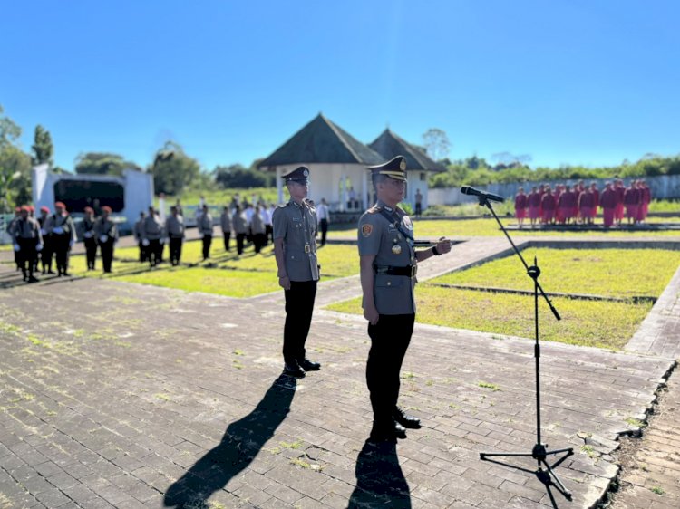 Kapolres Manggarai Pimpin Upacara Ziarah Rombongan dan Tabur Bunga di TMP Lalong Tanah Karot dalam Rangka HUT Bhayangkara Ke-80