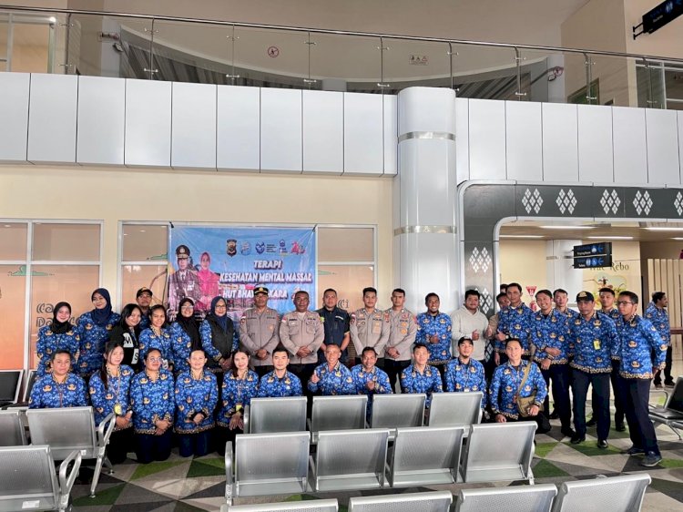 Semarak Hari Bhayangkara Ke-80, Polres Manggarai Gelar Terapi Massal USEFT bagi Pimpinan dan Staf Bandara Frans Sales Lega Ruteng