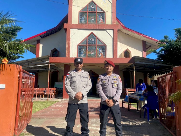 Polres Manggarai Kerahkan Personel Amankan Ibadah Hari Minggu di Seluruh Gereja, Wujud Nyata Pelayanan Polri kepada Masyarakat