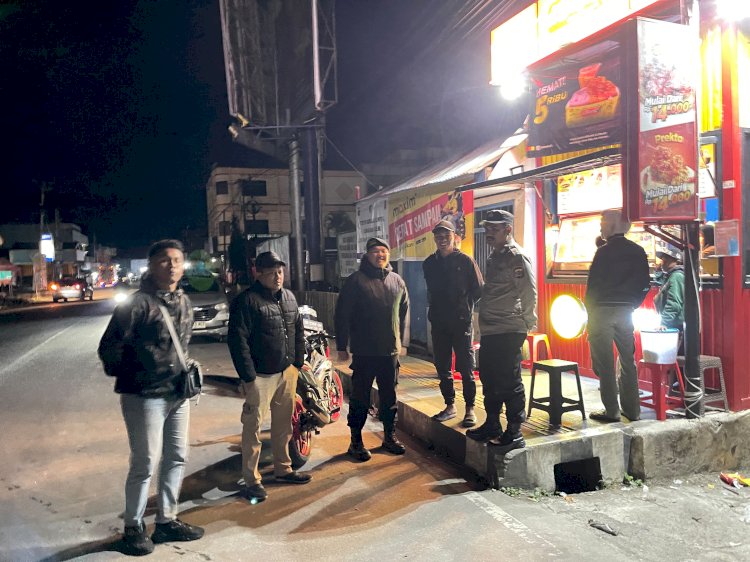Patroli Malam Personel Piket Polres Manggarai Pastikan Aktivitas Masyarakat di Kota Ruteng Berjalan Aman, Tertib, dan Kondusif