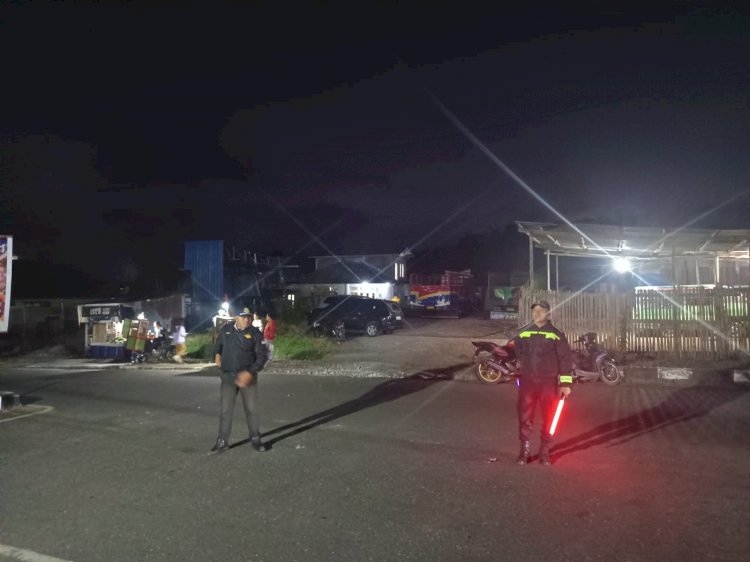 Bhabinkamtibmas Polres Manggarai Bersama Dinas Perhubungan Amankan Festival Ekonomi dan Bisnis, Wujudkan Kegiatan Berjalan Aman dan Kondusif