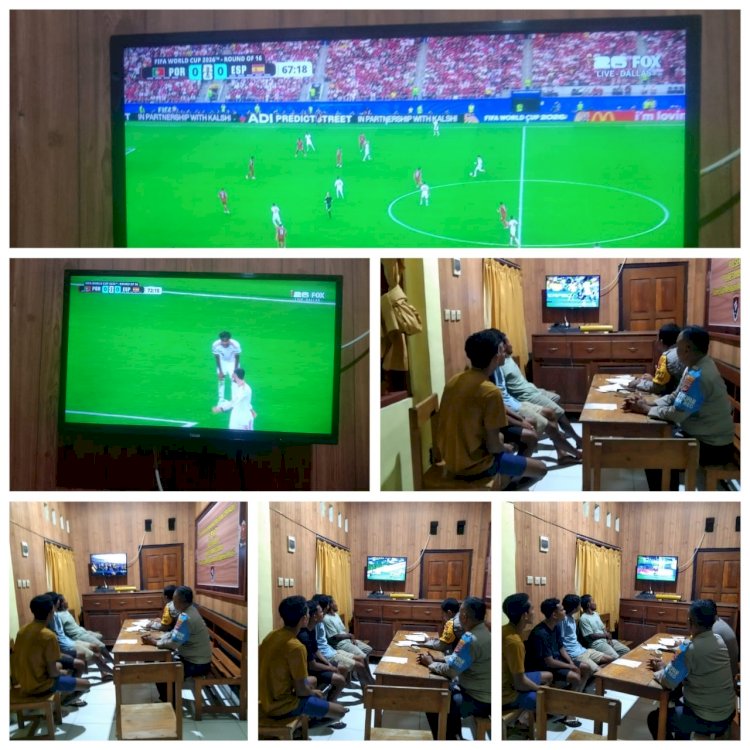 Nonton Bareng Piala Dunia 2026, Polsek Reo Pererat Kedekatan dengan Masyarakat Melalui Semangat Kebersamaan