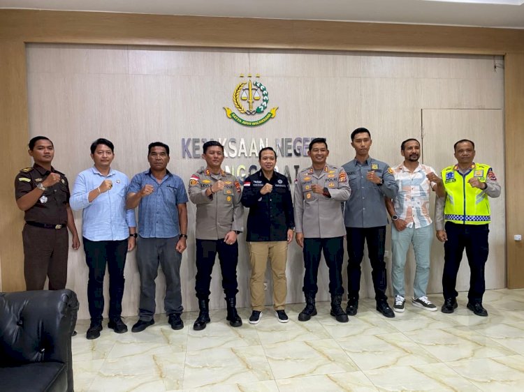 PERKUAT SINERGITAS, KAPOLRES MANGGARAI DAN KAPOLRES MANGGARAI TIMUR JALIN SILATURAHMI DENGAN KEJAKSAAN NEGERI MANGGARAI DAN KODIM 1612/MANGGARAI