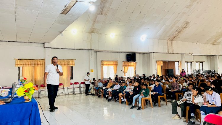 Jaga Generasi Muda Bebas Narkoba, Satresnarkoba Polres Manggarai Edukasi 351 Siswa Baru SMP Negeri 1 Langke Rembong pada Kegiatan MPLS