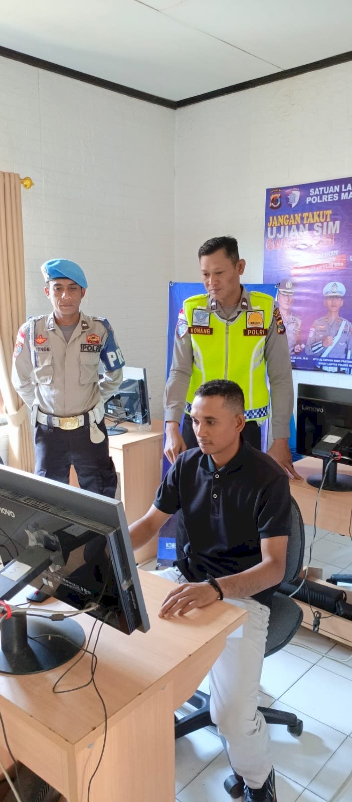 POLRES MANGGARAI TINGKATKAN PELAYANAN, SATPAS 1642 GELAR PENERANGAN DAN PELATIHAN UJIAN PRAKTIK SIM C BAGI MASYARAKAT