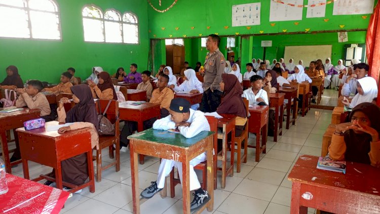 POLISI MASUK SEKOLAH*: _Polres Manggarai Edukasi Siswa Baru MTs Amanah Ruteng tentang Bahaya Bullying, Narkoba, dan Penyalahgunaan Teknologi_