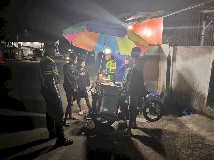 ANTISIPASI GANGGUAN BALAP LIAR DAN POTENSI FATALITAS KECELAKAAN LALU LINTAS, SATUAN LALU LINTAS POLRES MANGGARAI INTENSIFKAN PATROLI MALAM