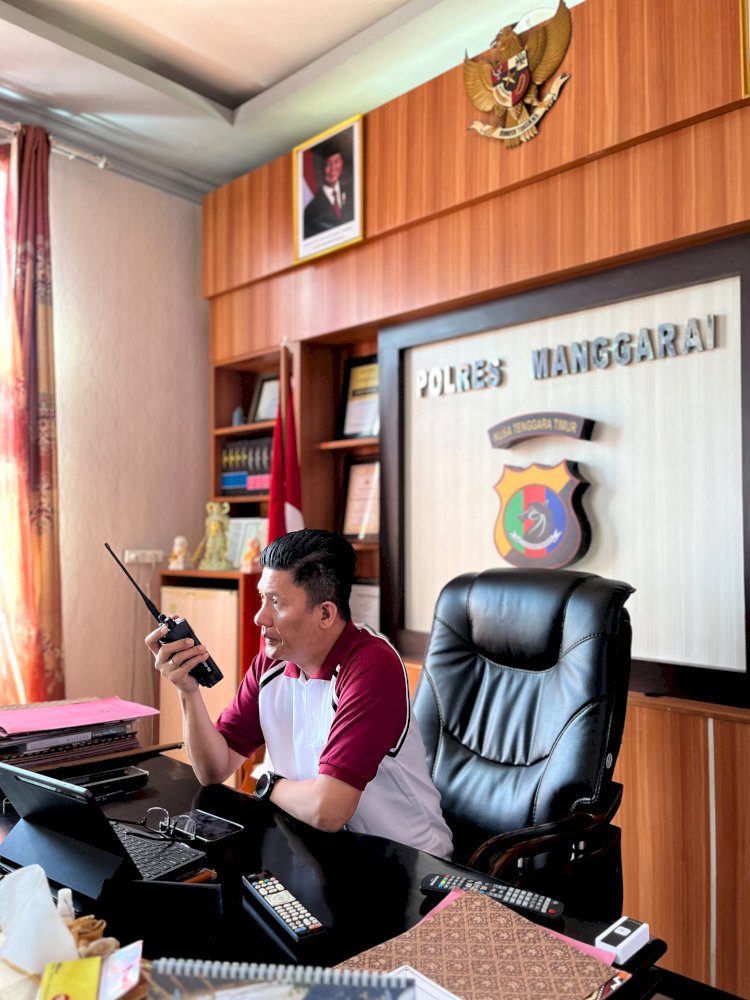MEMBANGUN KOMUNIKASI CEPAT, EFEKTIF DAN EFISIEN, KAPOLRES MANGGARAI AKTIFKAN KEMBALI PENGGUNAAN HANDY TALKY (HT) DALAM PELAKSANAAN TUGAS KEPOLISIAN