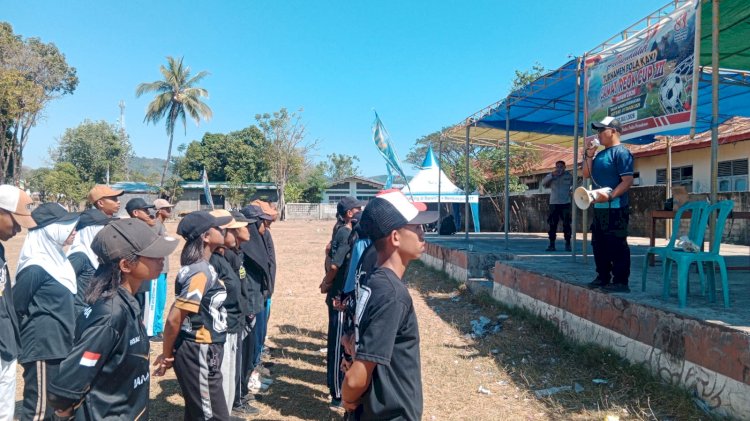 SEMANGATKAN HUT RI KE-81, KAPOLSEK REO IPDA JOKO SUGIARTO MOTIVASI DAN LATIH CALON PASKIBRAKA TINGKAT KECAMATAN