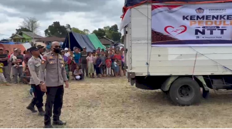Menteri Keuangan RI dan Ketua Komisi XI DPR RI Tinjau Penanganan Pascagempa di Kabupaten Manggarai