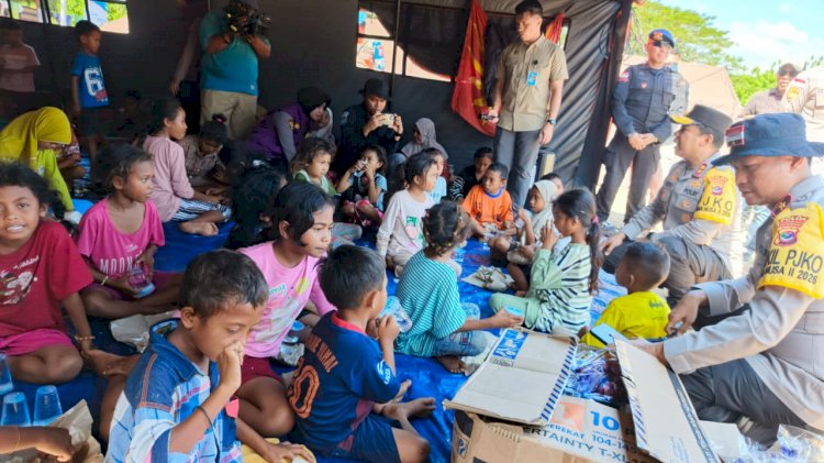 Di Tengah Luka Gempa, Kapolda NTT Hadir untuk Pulihkan Trauma Anak-Anak Nagekeo