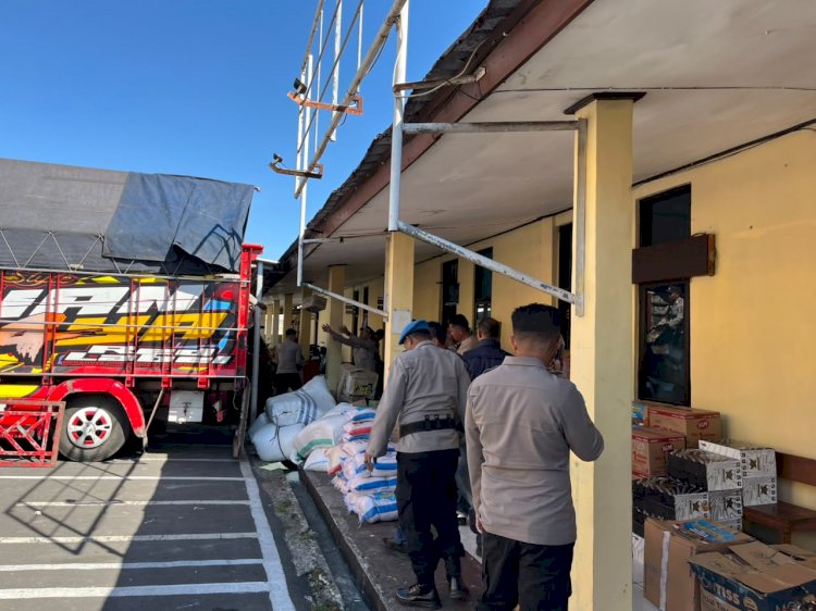 POLRES MANGGARAI TERIMA BANTUAN KEMANUSIAAN DARI POLDA JATENG DAN BHAYANGKARI  UNTUK WARGA TERDAMPAK GEMPA