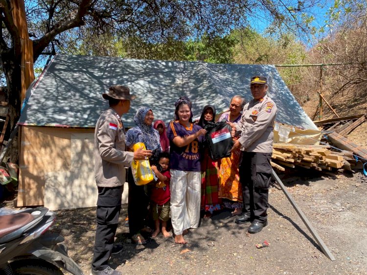 Bantuan Terus Mengalir, Polres Manggarai Salurkan Bantuan Pasca Gempa kepada 40 KK di Reok