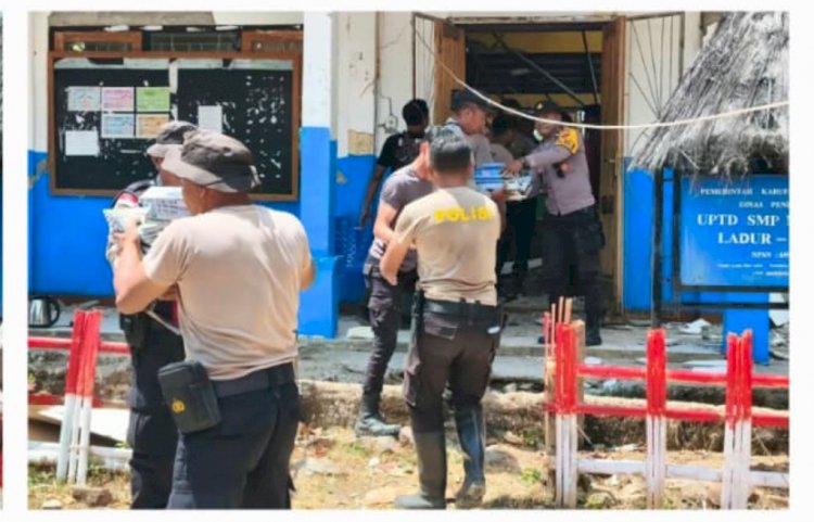 PERSONEL POLRES MANGGARAI HADIR LANGSUNG DALAM PEMULIHAN PENDIDIKAN DAN PEMULIHAN PSIKOLOGIS SISWA PASCA GEMPA BUMI DI KABUPATEN MANGGARAI