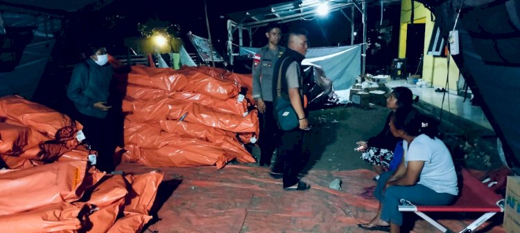 Kapolsek Reo Monitoring Posko Bantuan Terpadu dan Pengungsian Barang Kolo, Pastikan Situasi Pascagempa Aman