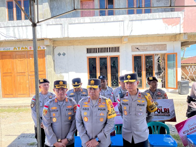 Kapolda NTT dan Ketua Bhayangkari Serahkan Bantuan Kapolri dan Ketua Umum Bhayangkari untuk Personel Terdampak Gempa
