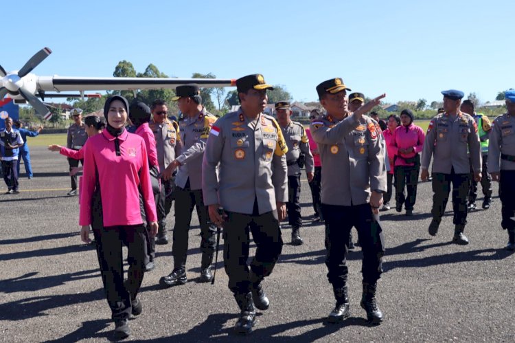 KAPOLRES MANGGARAI SAMBUT KUNJUNGAN KAPOLDA NTT, TINJAU LANGSUNG PERSONEL DAN FASILITAS TERDAMPAK GEMPA