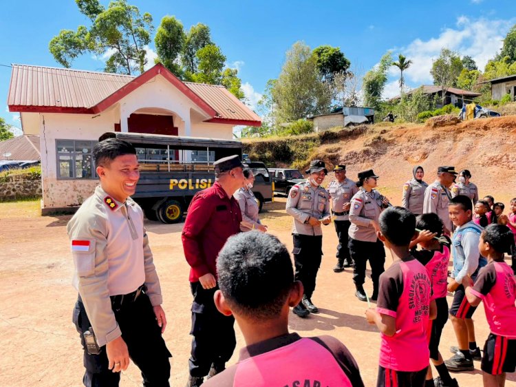 Kapolres Manggarai Pimpin Trauma Healing dan Pelayanan Kesehatan Gratis bagi Anak-Anak SDI Mbongos