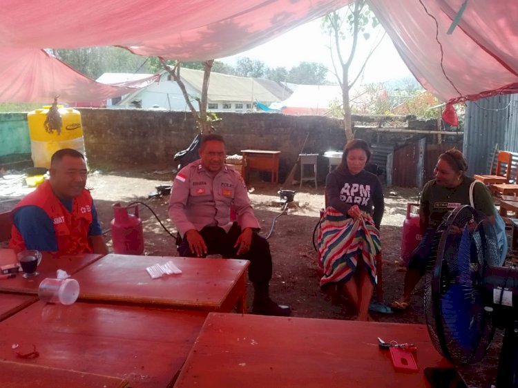 Polri Hadir di Posko Pengungsian Barangkolong, Jaga Keamanan dan Berikan Edukasi Kebencanaan