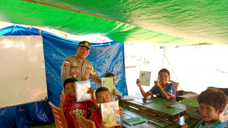 Polsek Reo Salurkan Bantuan Alat Tulis bagi Siswa Terdampak Gempa