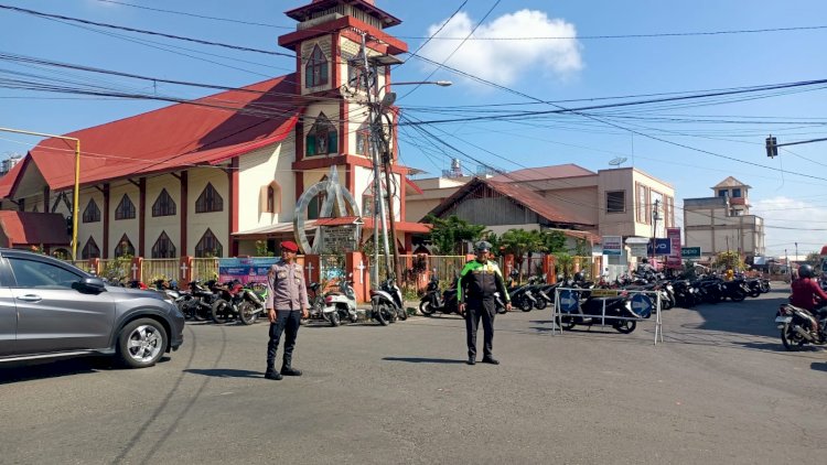 Polres Manggarai Laksanakan Pengamanan Ibadah Hari Minggu di Sejumlah Gereja, Wujud Kehadiran Polri Berikan Rasa Aman kepada Umat