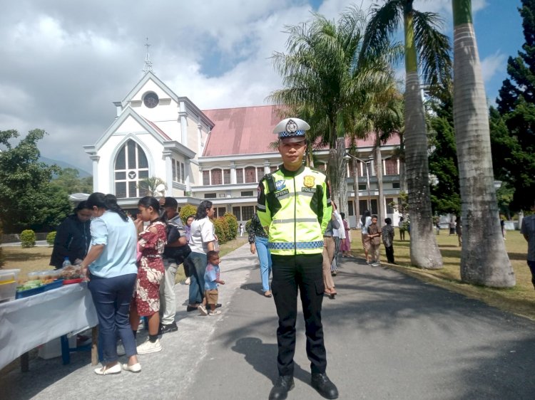 Polres Manggarai Laksanakan Pengamanan Ibadah Hari Minggu di Sejumlah Gereja, Wujud Kehadiran Polri Berikan Rasa Aman kepada Umat
