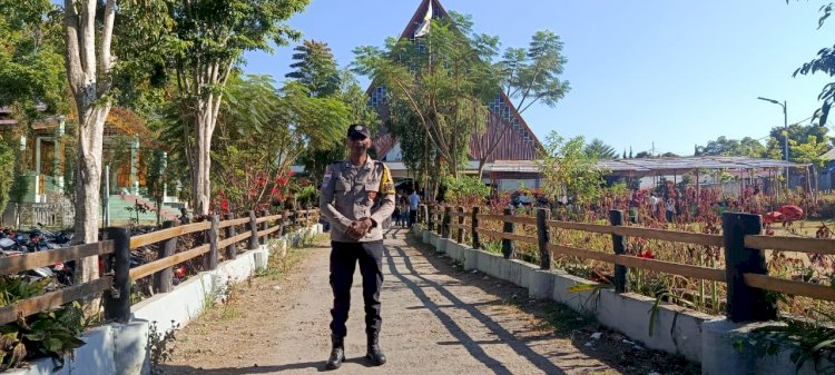 Polres Manggarai Laksanakan Pengamanan Ibadah Hari Minggu di Sejumlah Gereja, Wujud Kehadiran Polri Berikan Rasa Aman kepada Umat