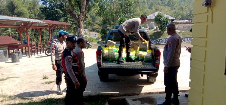 Polsek Cibal Salurkan Bantuan Sembako dari Polda Jateng dan Polda Riau kepada Warga Desa Nenu
