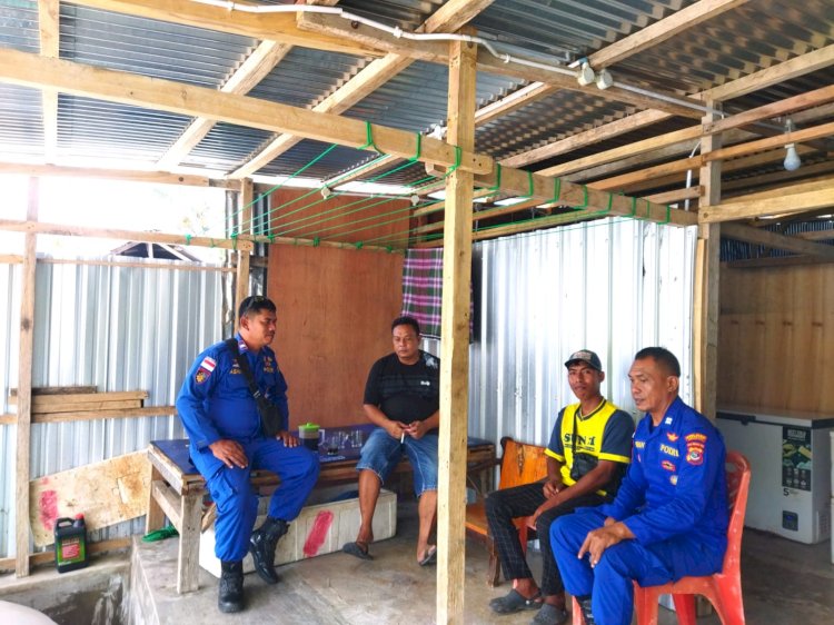 SATPOLAIRUD POLRES MANGGARAI LAKSANAKAN PATROLI KRYD DAN SAMBANG MASYARAKAT NELAYAN DI PESISIR SUNGAI WAE PESI