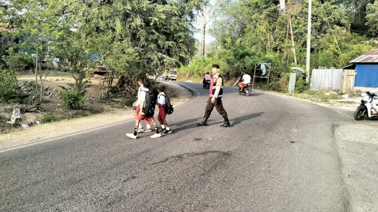 POLSEK REO GELAR STRONG POINT DAN PENGATURAN LALU LINTAS PAGI, WUJUDKAN KEAMANAN DAN KETERTIBAN PENGGUNA JALAN