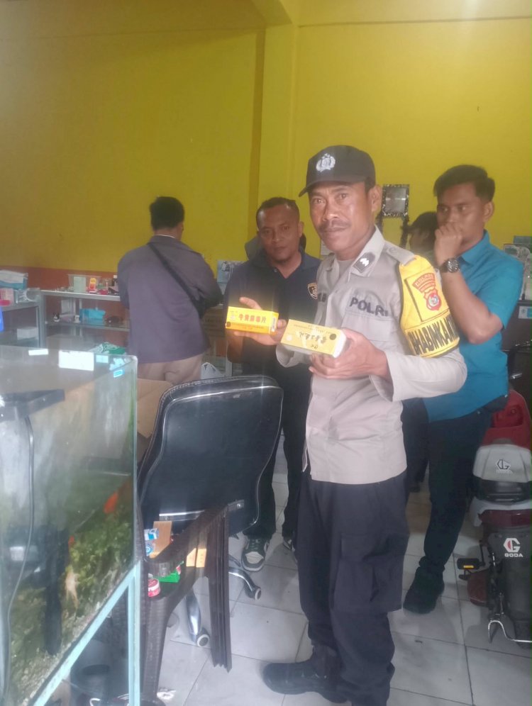 Polres Manggarai Bersama Balai POM Tertibkan Peredaran Obat Herbal China Tidak Terdaftar dan Kedaluwarsa pada toko di kota ruteng