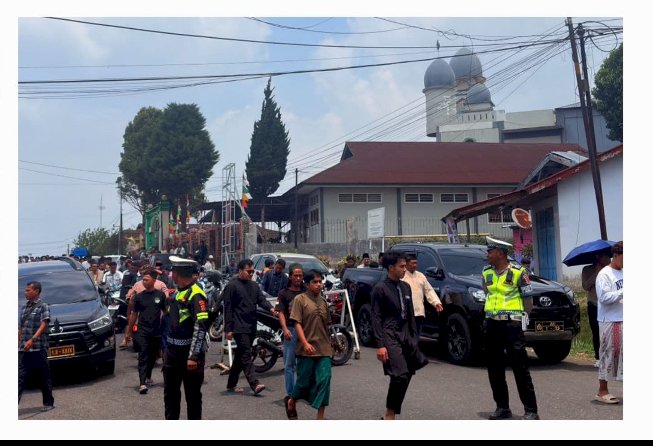 JUMAT KELILING, POLRES MANGGARAI HADIR DI TENGAH UMAT, PERKUAT SEMANGAT “POLISI BERSAMA MASYARAKAT”