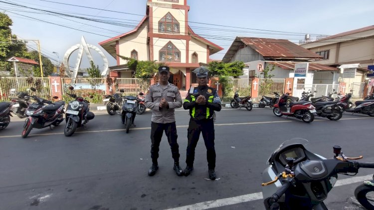 POLRES MANGGARAI HADIR SECARA HUMANIS, BERIKAN PENGAMANAN IBADAH UMAT NASRANI, WUJUDKAN HARKAMTIBMAS YANG KONDUSIF