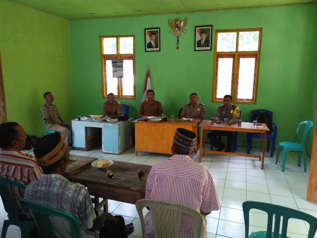 KAPOLSUBSEKTOR BENTENG JAWA BERSAMA BHABINKAMTIBMAS DESA NAMPAR TABANG MELAKSANAKAN MEDIASI MASALAH TANAH