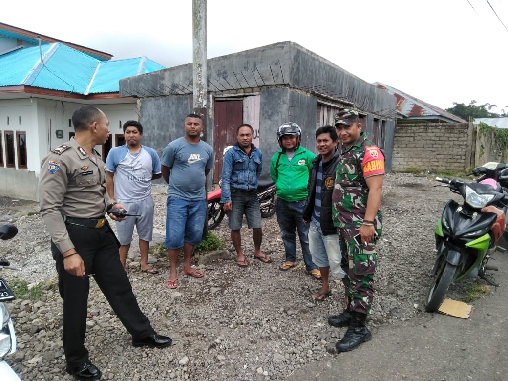 IMBAU TERTIB BERLALU LINTAS, BRIGPOL DAMASUS SUNDING DAN KOPDA ANDI TAUFAN SAMBANGI PANGKALAN OJEK