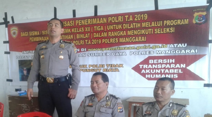 Sosialisasi Sadar Hukum dan Penerimaan Bintara Polri | AKP Hilman,SE.MM, sambangi SMAN 1 Poco Ranaka