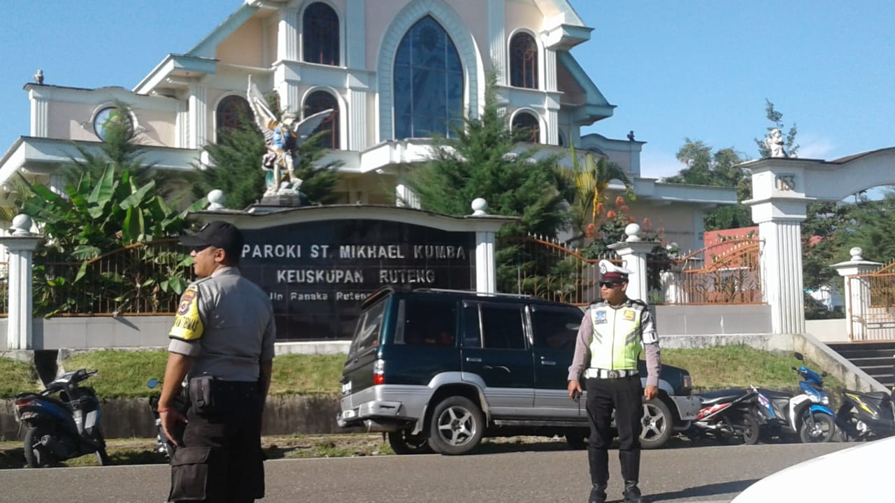 Bhabinkamtibmas Kelurahan Golodukal laksanakan PAM di Gereja St. Mikhael Kumba - Ruteng