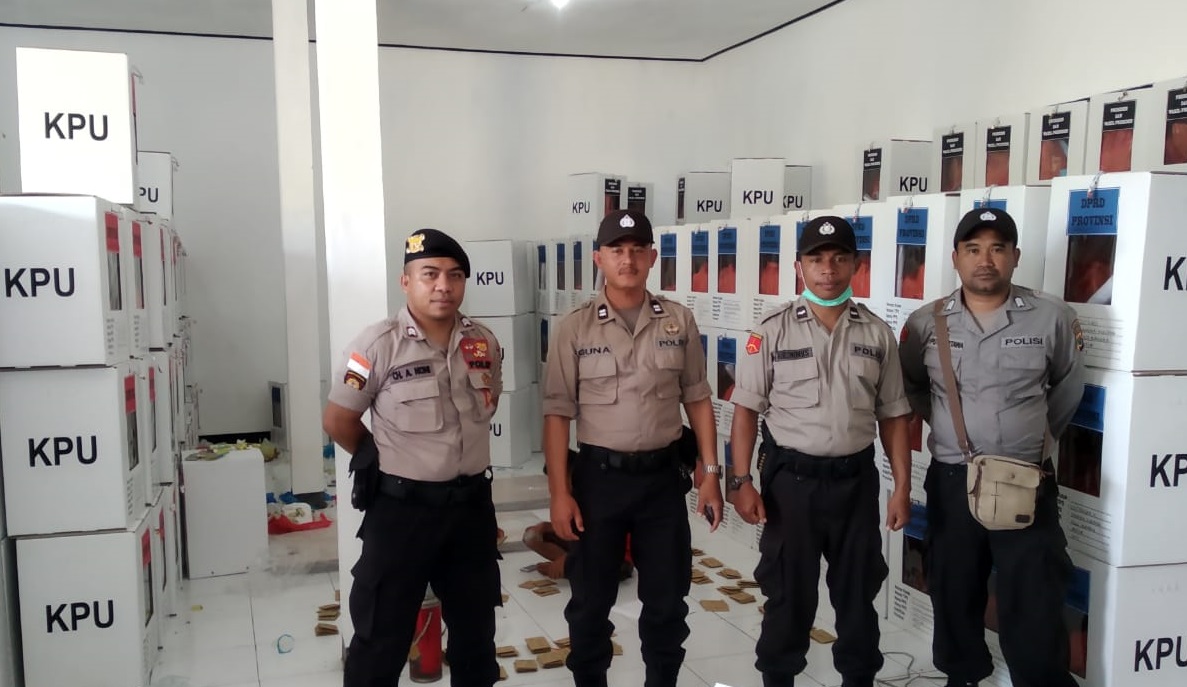 Pastikan Kotak Suara Aman | Personil Polres Manggarai Kawal dari KPU sampai PPK