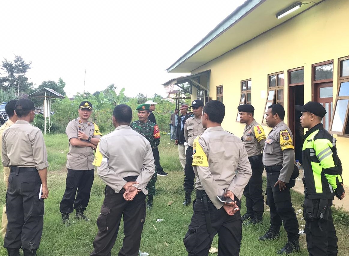 Guna Memastikan Keamanan di PPK, Kapolres Manggarai mengecek anggota PAM