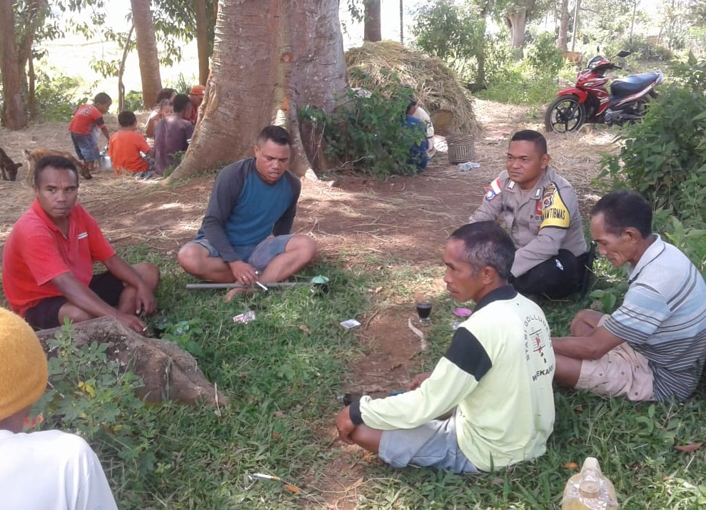 Cipta Kondisi Aman || Bhabinkamtibmas Desa Nao Sambangi Warga