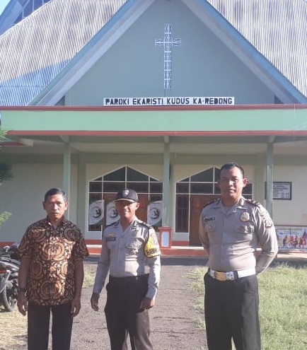 Kasi Propam Polres Manggarai pimpin Pengamanan Ibadah di Gereja Ekaristi Kudus Ka Redong